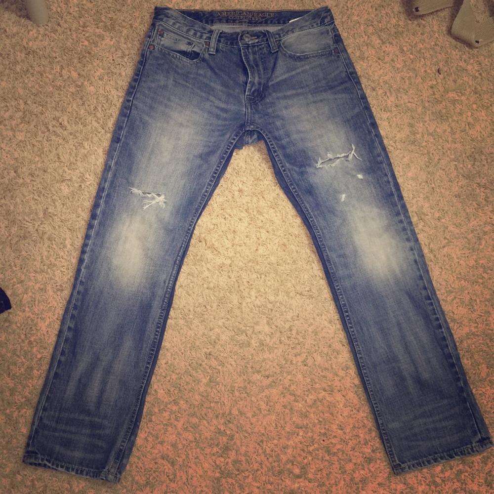 American Eagle Ripped Lightwash Jeans